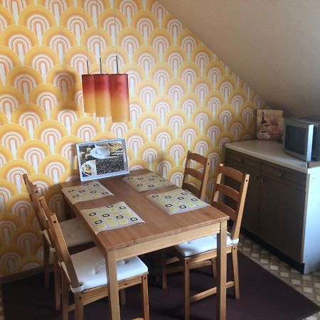 Ironico Homestay 4 Schlafzimmer Ferienwohnung 100 M2 Nahe Bostalsee Eisen  Bagian luar foto